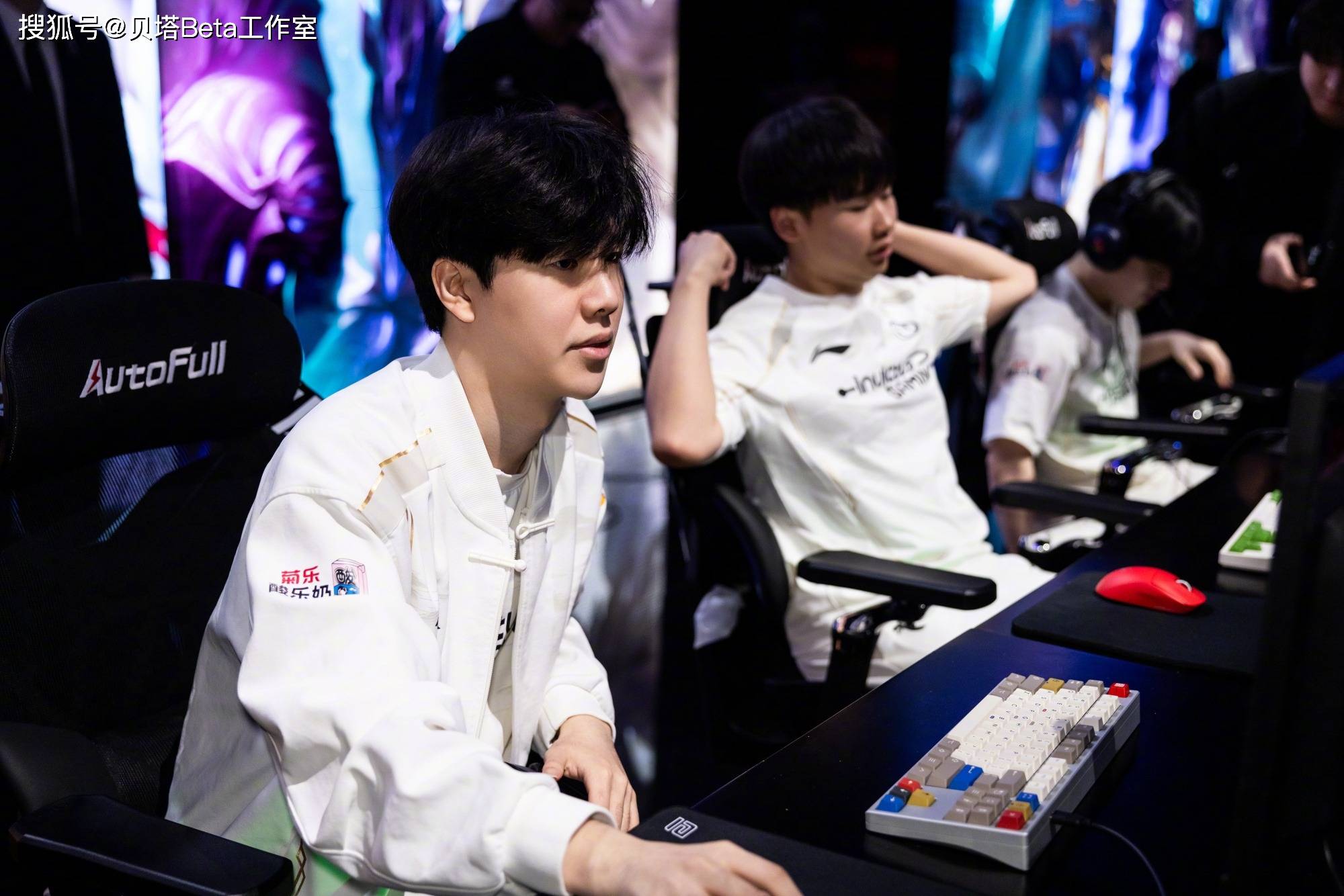 九游体育-包含TheShy在勇士比赛中问鼎冠军今晨那不勒斯调整名单以备社区盾，这操作让人直呼：波士顿凯尔特人回应争议备战葡超的词条